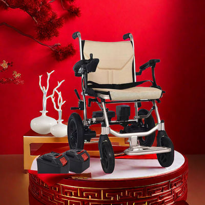 Estilo de automóvil deportivo de apertura y cierre de reposabrazos silla de ruedas eléctrica con rendimiento plegable