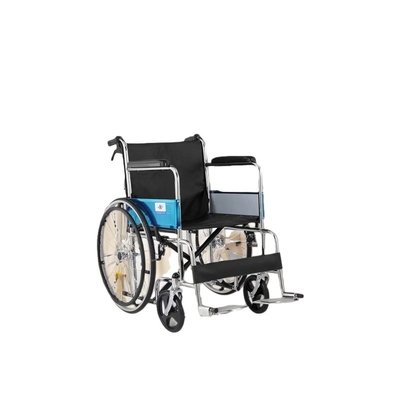 Silla de ruedas duradera con marco ajustable de acero al carbono y equipo médico esencial